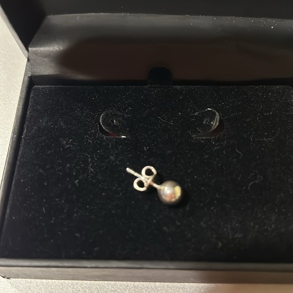 Single sterling Silver Stud Earring